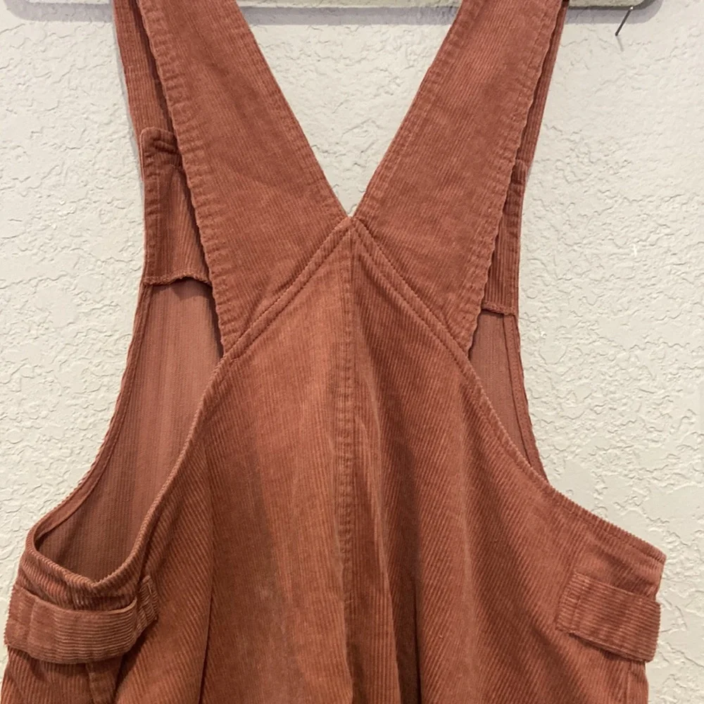 Dresses - Picture 4 of 9
